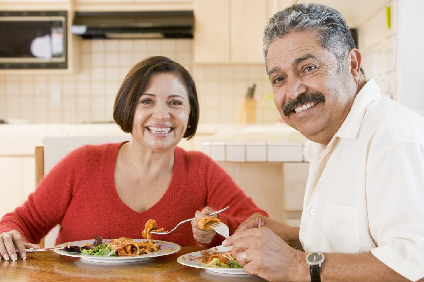 Elderly couple eating